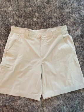 Columbia Men's PFG Light Cream Cargo Shorts